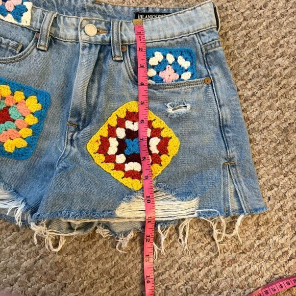 BLANKNYC Patchwork The Barrow Short In Wildest Rhythm Crochet- Size 26 - Picture 4 of 10
